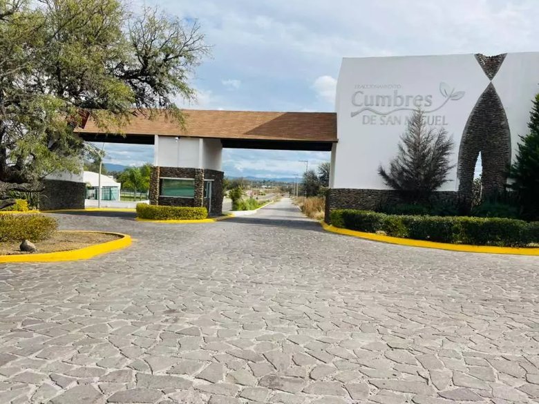 Prime Lot For Sale In Cumbres — 1 photos