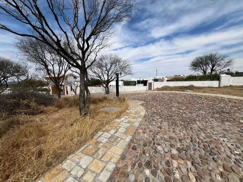 Terreno Otomi — 2 photos