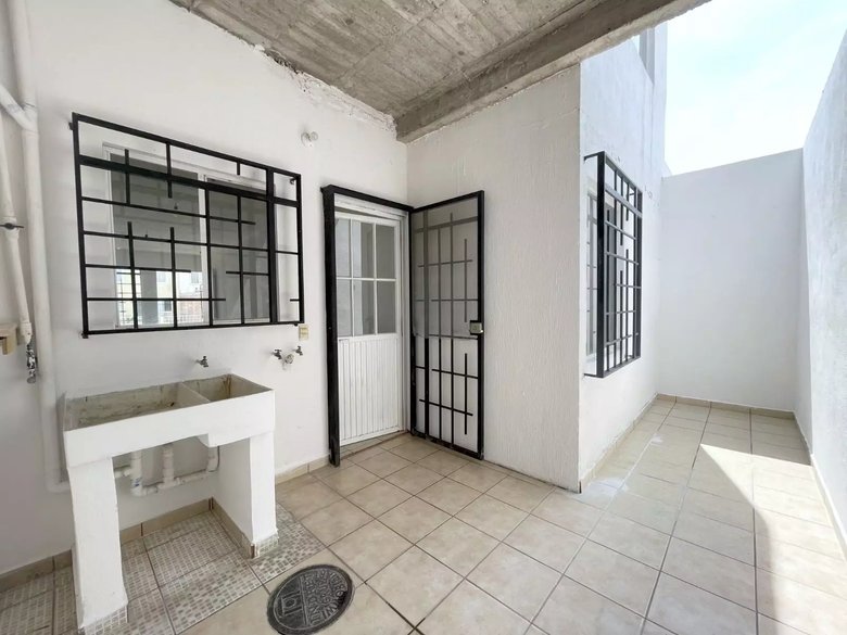 CASA PAULINA — 5 photos