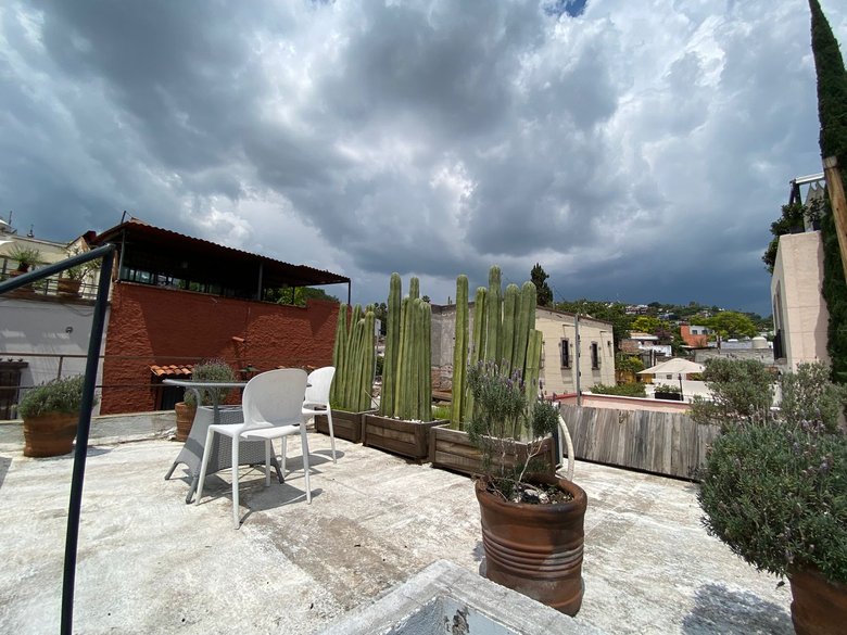 Loft in the heart of sma (Available long term June 2027) — 2 photos