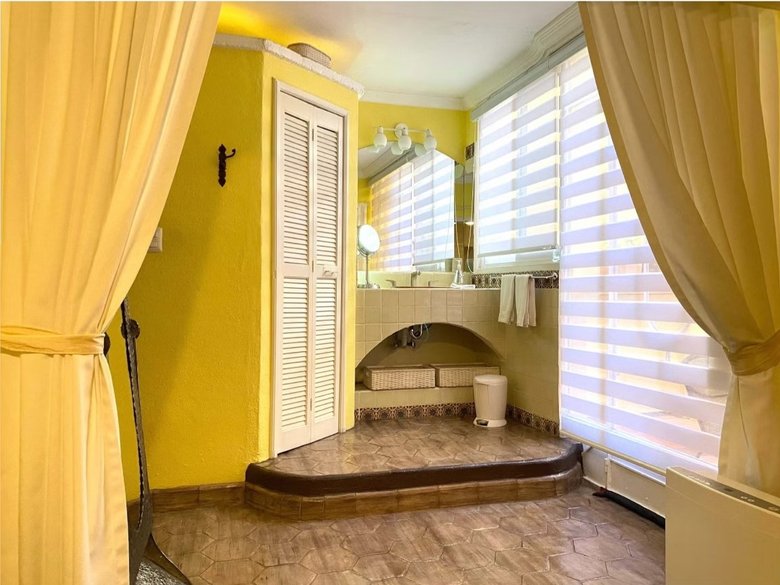 Colonial Apartment NOT AVAILABLE — 6 photos