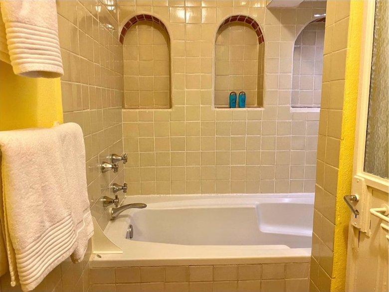 Colonial Apartment NOT AVAILABLE — 7 photos