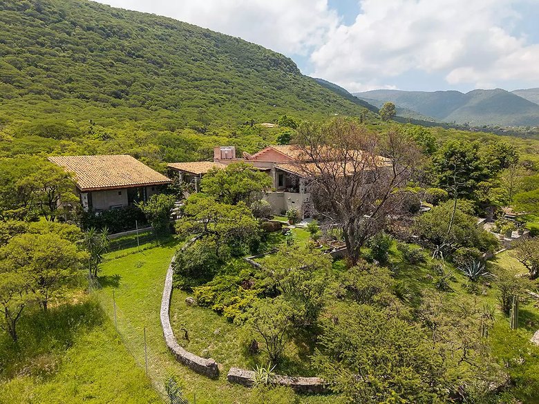 Villa La Folie — 17 photos