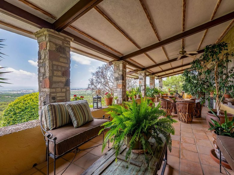 Villa La Folie — 10 photos