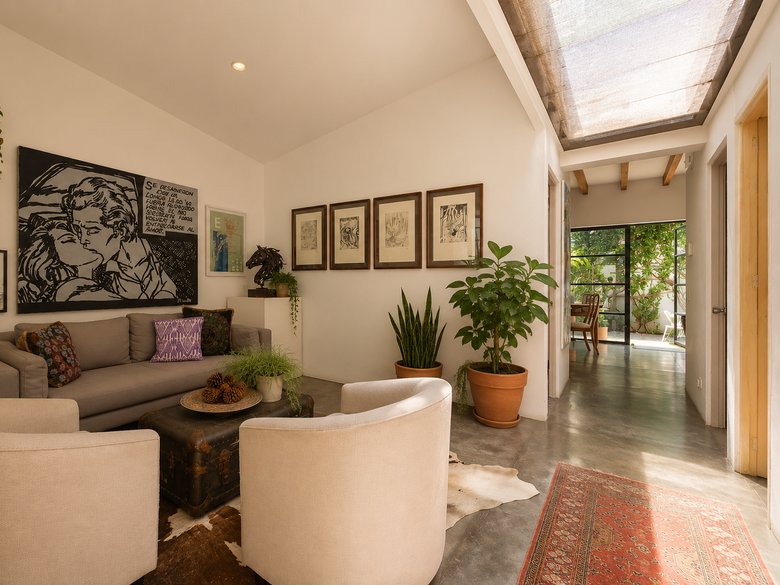 CASA POEMA — 2 photos