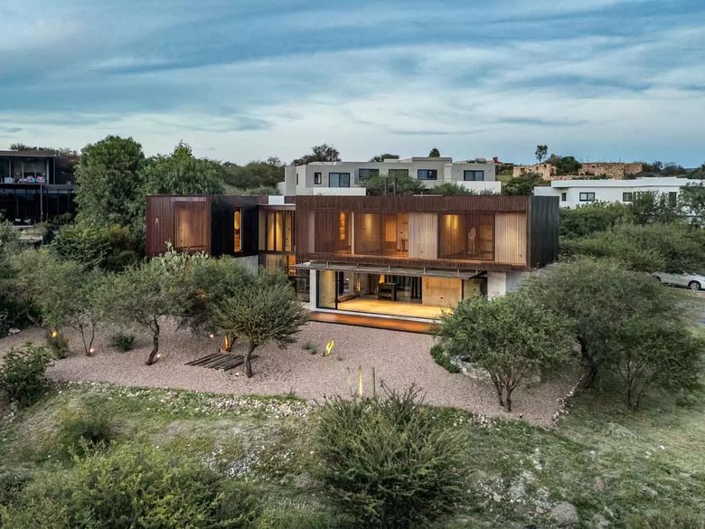Casa Estrato — 3 photos