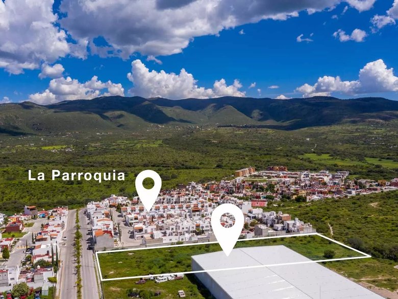 La Parroquia Lot — 3 fotos