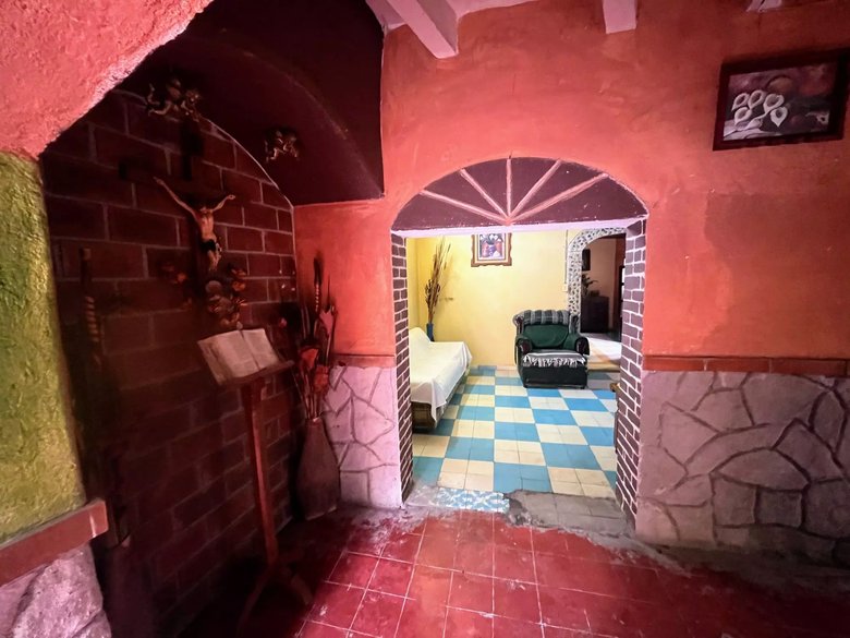 Calzada de La luz 71 — 12 photos
