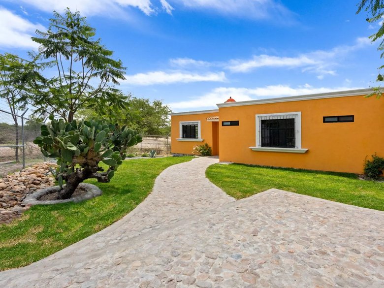 SINGLE LEVEL LIVING HOME — 1 photos