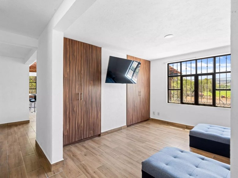 SINGLE LEVEL LIVING HOME — 9 photos