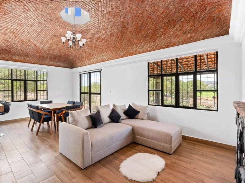 SINGLE LEVEL LIVING HOME — 3 photos