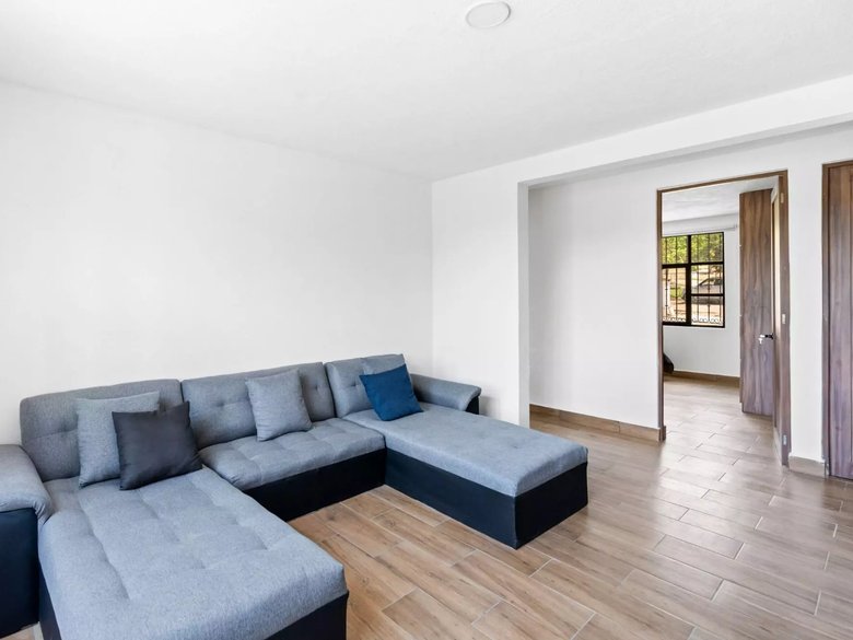 SINGLE LEVEL LIVING HOME — 10 photos
