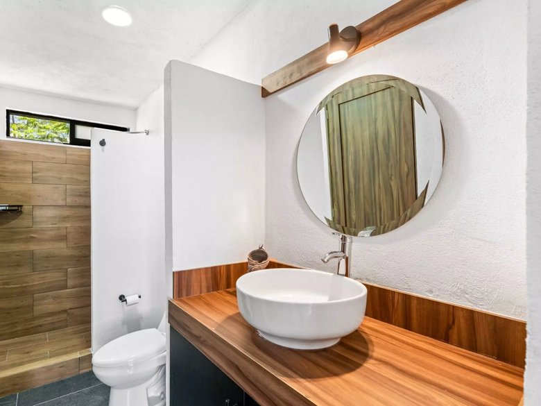 SINGLE LEVEL LIVING HOME — 12 photos