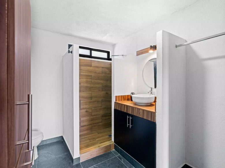 SINGLE LEVEL LIVING HOME — 15 photos