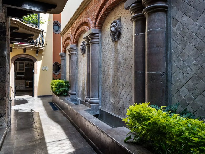 Casa Biblioteca — 19 photos