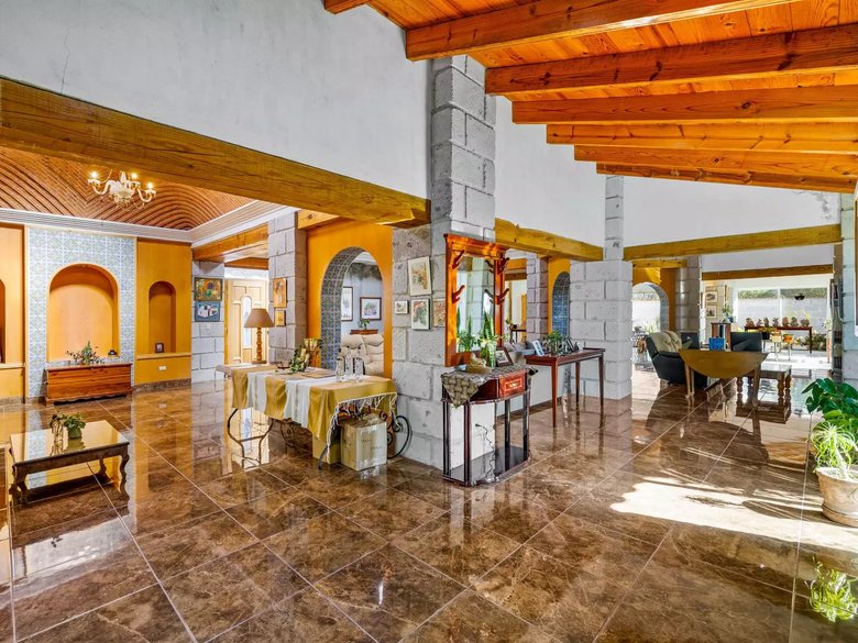 Casa Crisanta — 2 photos
