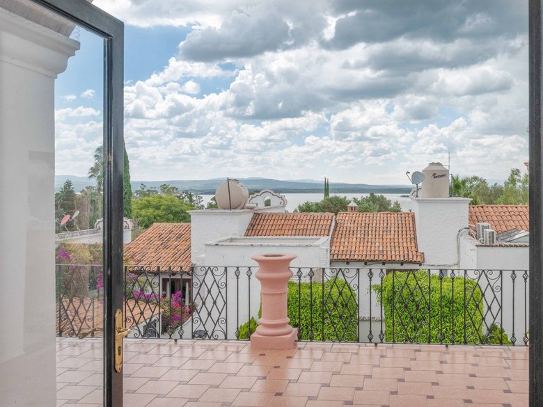 Casa de Las Fuentes — 24 photos