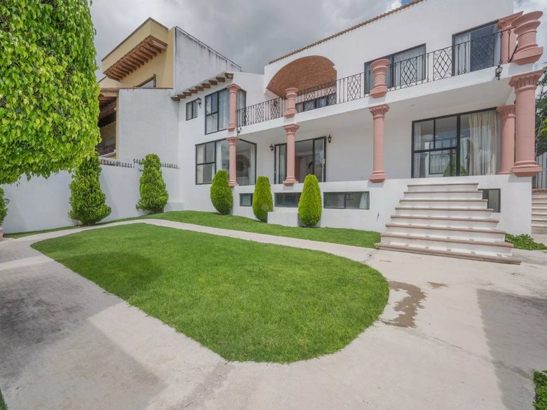 Casa de Las Fuentes — 13 photos