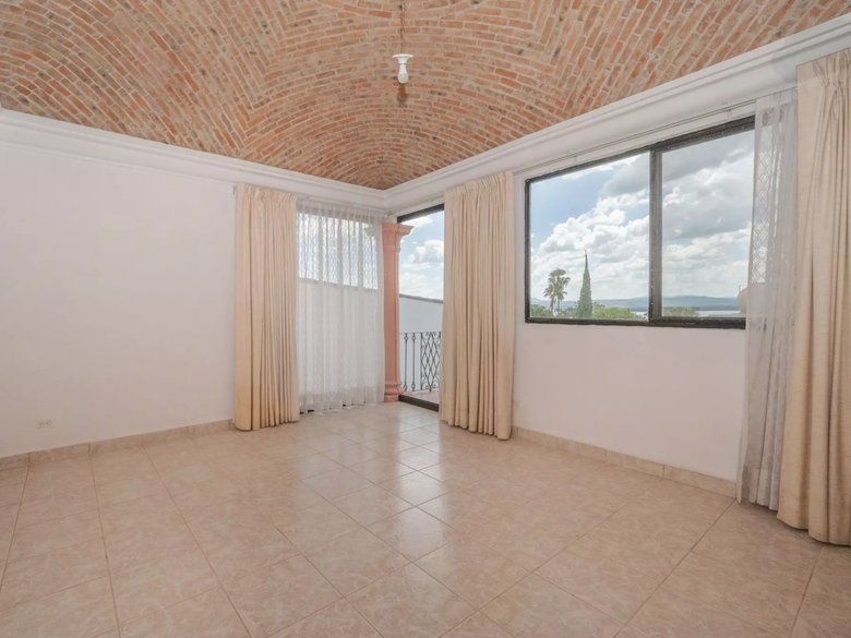 Casa de Las Fuentes — 20 photos