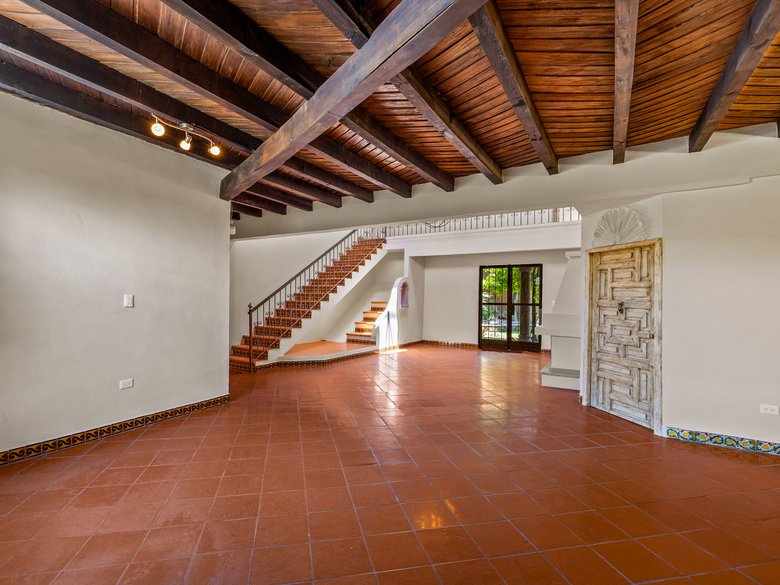 Casa de Los Arcos — 9 photos