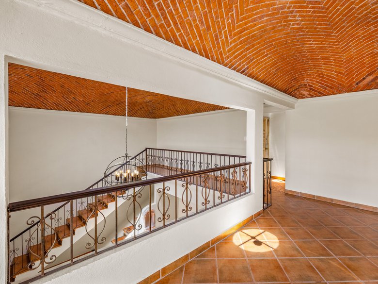 Casa de Los Arcos — 17 photos