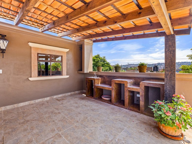Casa de Los Arcos — 26 photos