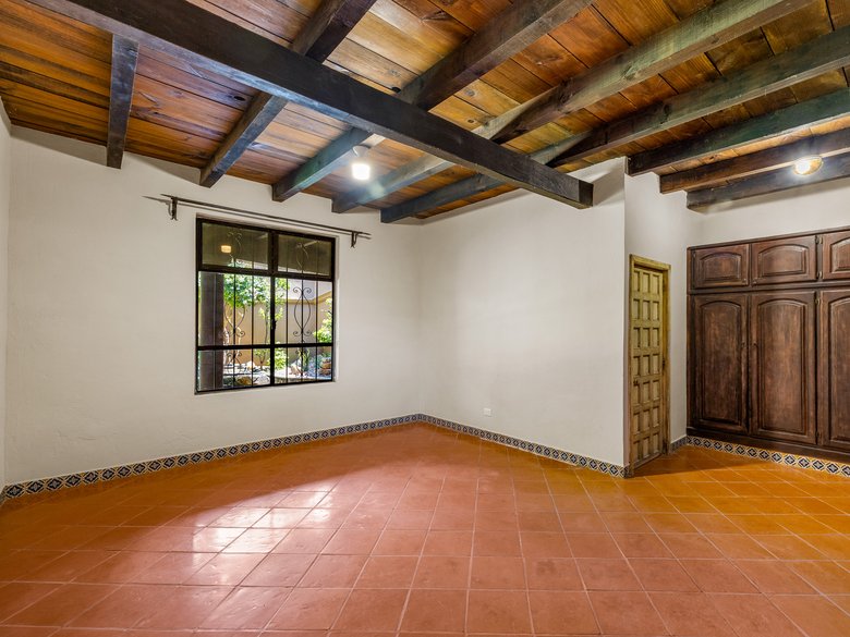 Casa de Los Arcos — 13 photos