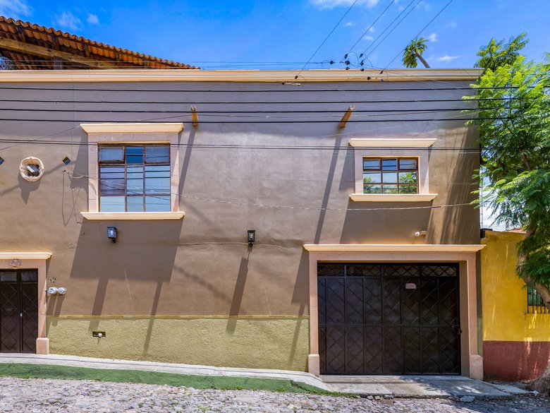 Casa de Los Arcos — 2 photos