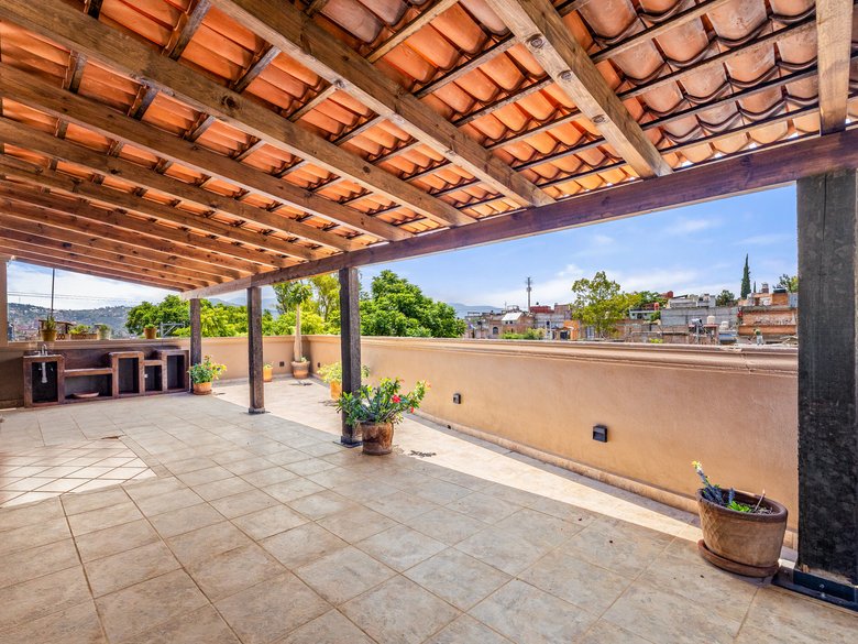 Casa de Los Arcos — 27 photos