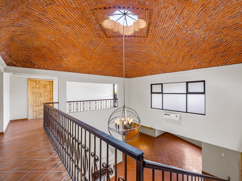 Casa de Los Arcos — 16 photos