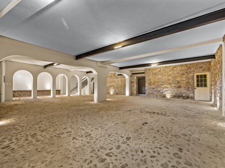 Casa de Los Arcos — 3 photos