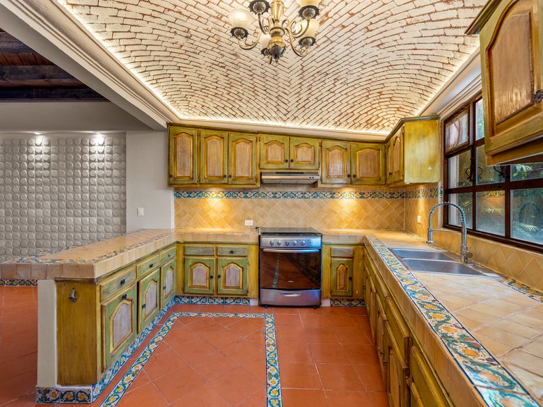 Casa de Los Arcos — 11 photos