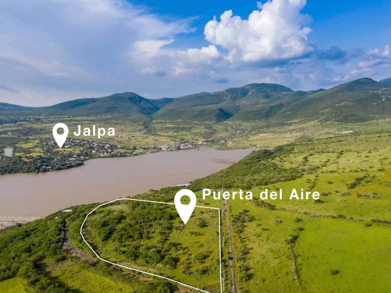 Puerta del Aire Lot — 3 photos