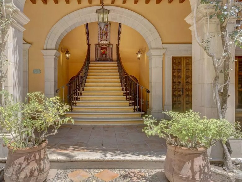 Hacienda Casuso — 2 photos