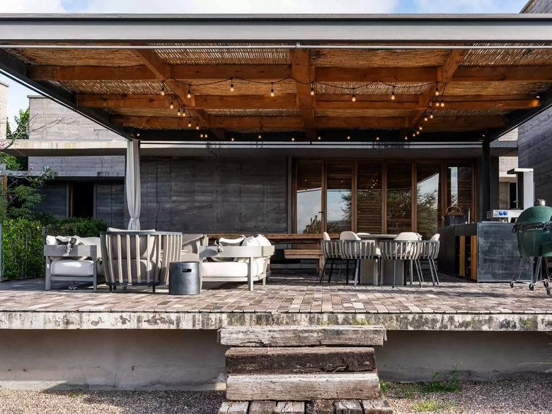 Casa Rammed Earth — 14 fotos