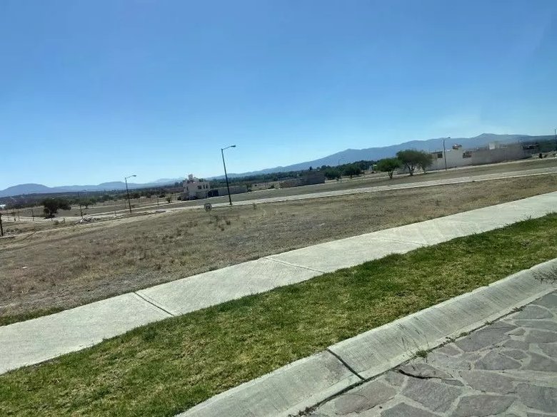 Lot in Quinta Real — 2 photos