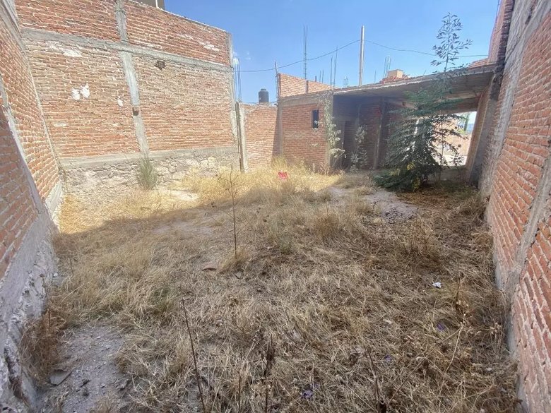 Lote y Construcción ALM — 8 photos