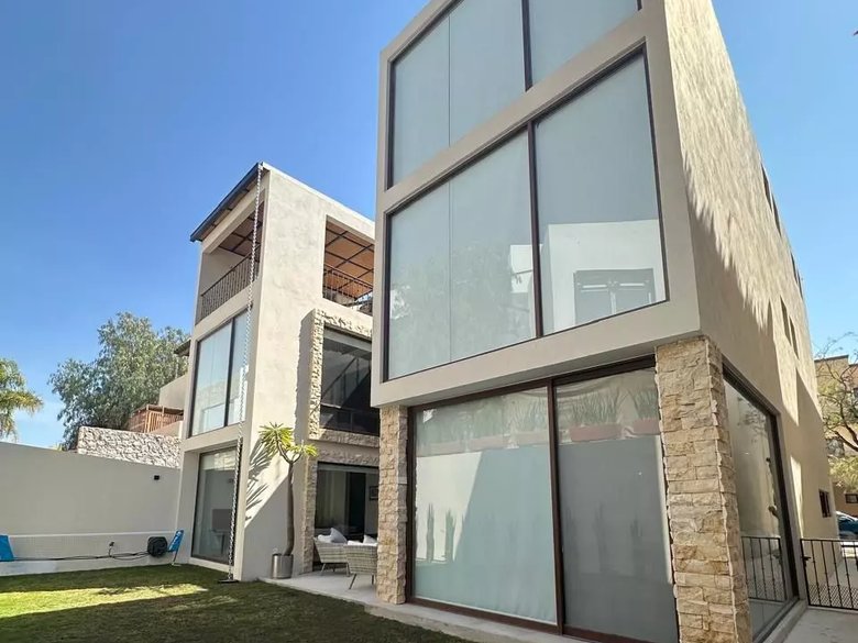 HOUSE IN VENTANAS GOLF CLUB — 2 photos