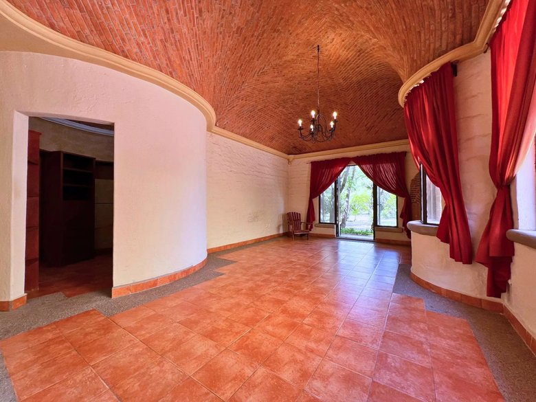 Colonial Charm - Los Labradores Community — 2 photos