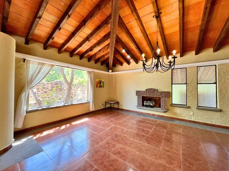 Colonial Charm - Los Labradores Community — 25 photos