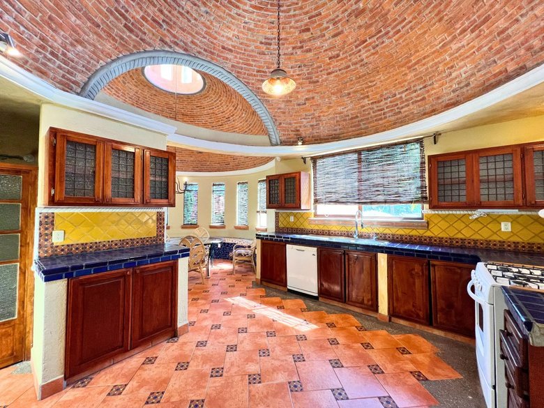 Colonial Charm - Los Labradores Community — 16 photos