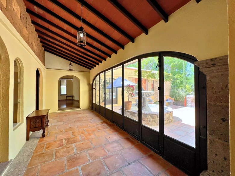 Colonial Charm - Los Labradores Community — 8 photos