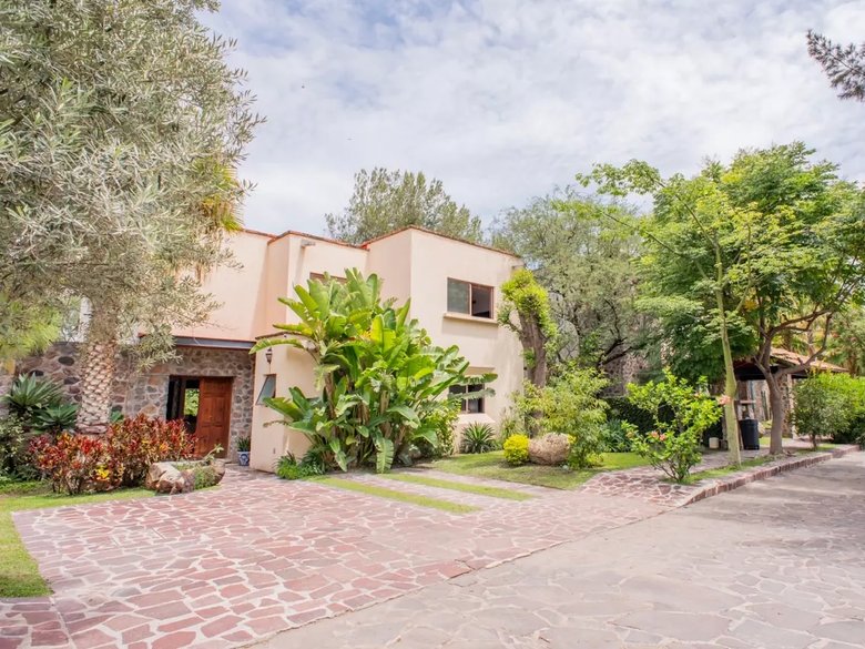Casa Huizaches — 8 photos