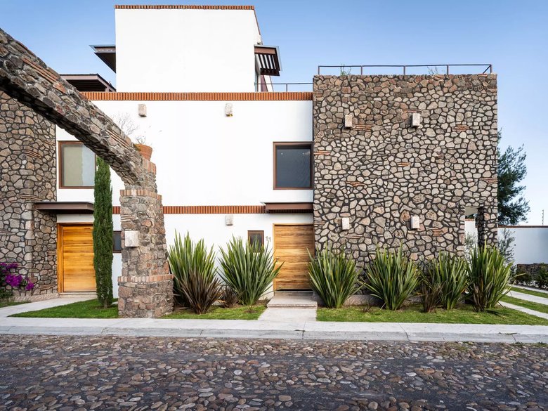 Casa Luna — 13 photos