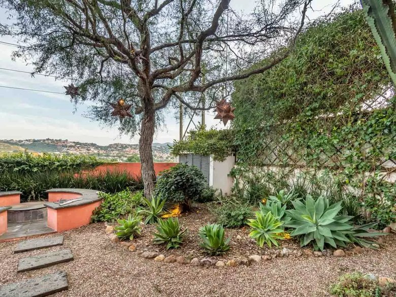 Casa Violeta 35 — 23 photos