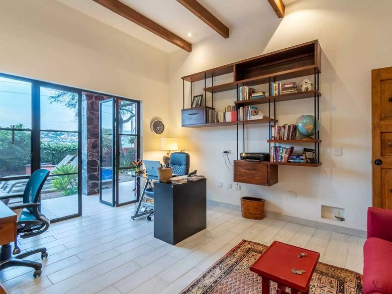 Casa Violeta 35 — 20 photos