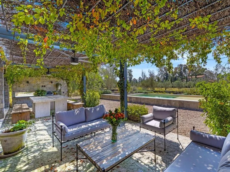 Casa Wisteria — 18 photos