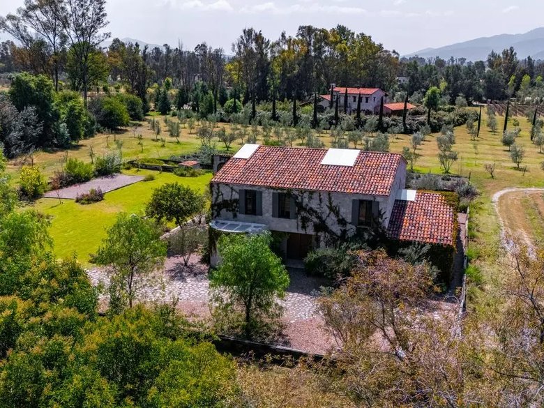 Casa Wisteria — 22 photos