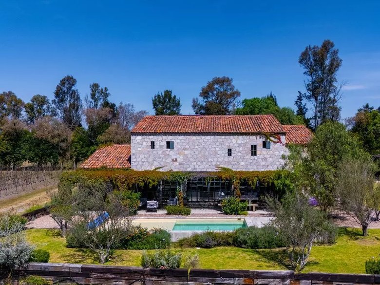 Casa Wisteria — 21 photos