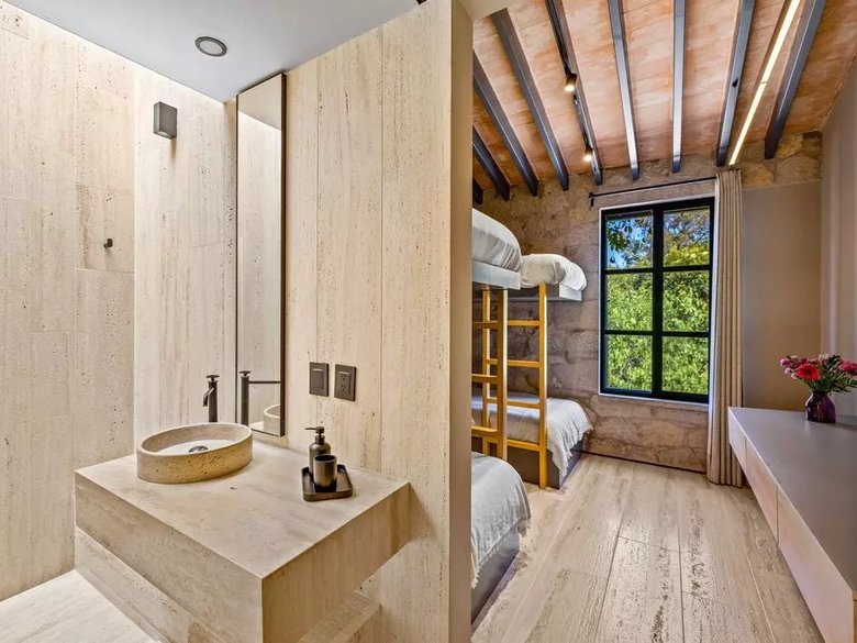 Casa Wisteria — 15 photos
